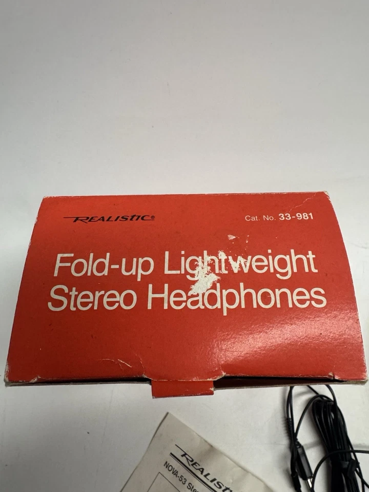 Vintage NOS Realistic Nova 53 Stereo Fold-Up Lightweight Headphones - Image 3 of 4