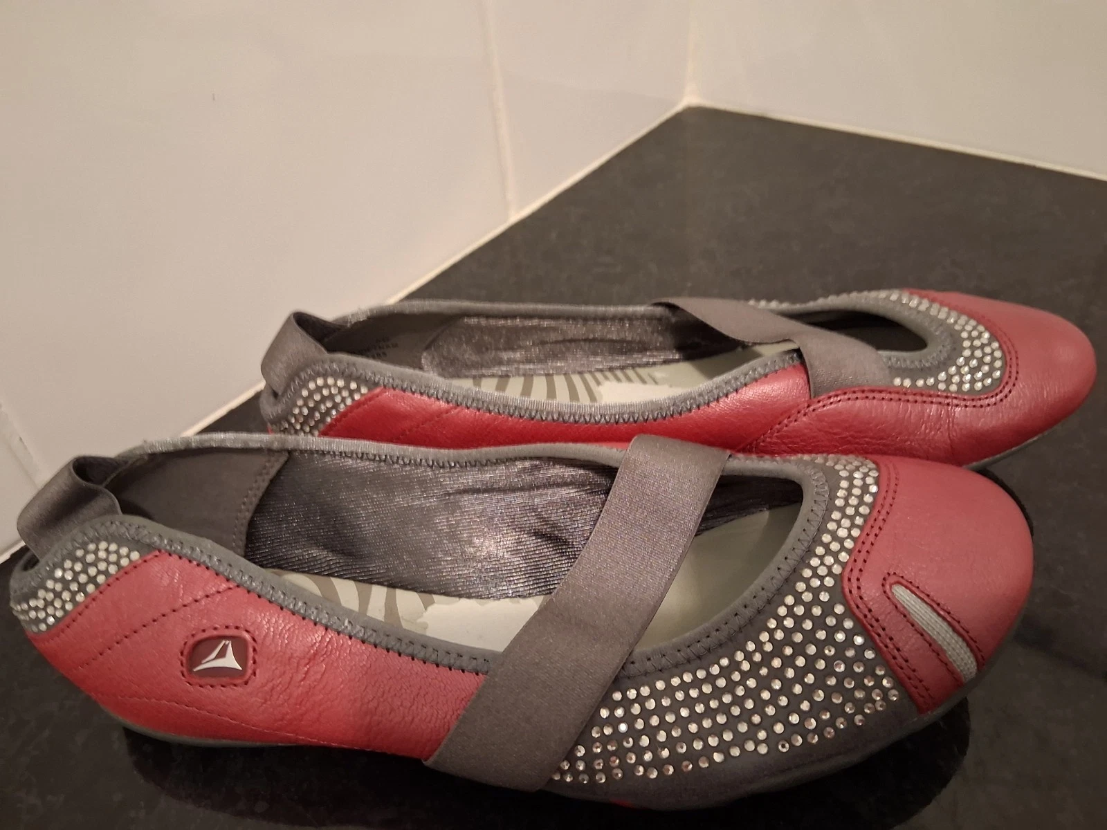 Scarpe donna Clarks rosa grigio strass movimento naturale