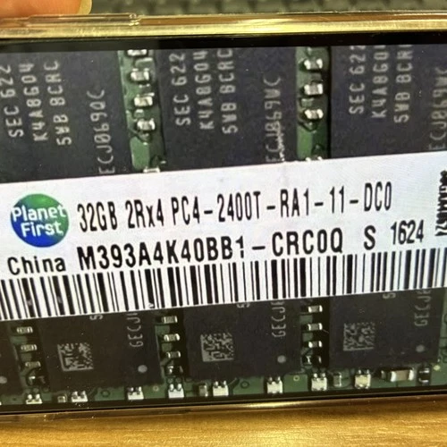 Samsung 32GB DDR4-2400Arbeitsspeicher (M393A4K40BB1- CRC)