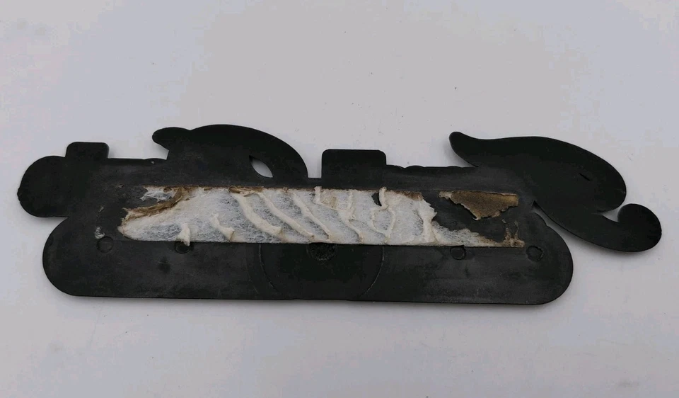 Emblema emblema plástico vintage Tyrrell-Doyle Chevrolet Cheyenne, WY Dealer 5,5" - Imagem 2 de 3