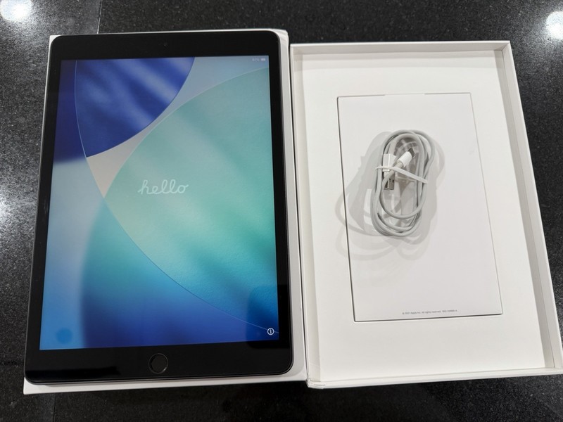 Apple iPad 9th Generation 10.2" Silver, 64GB, WiFi Only Great Condition
