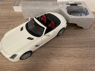 (L-160) Minichamps 1:18 Mercedes-Benz SLS AMG Roadster - AMG Mysticweiß 2  - OVP