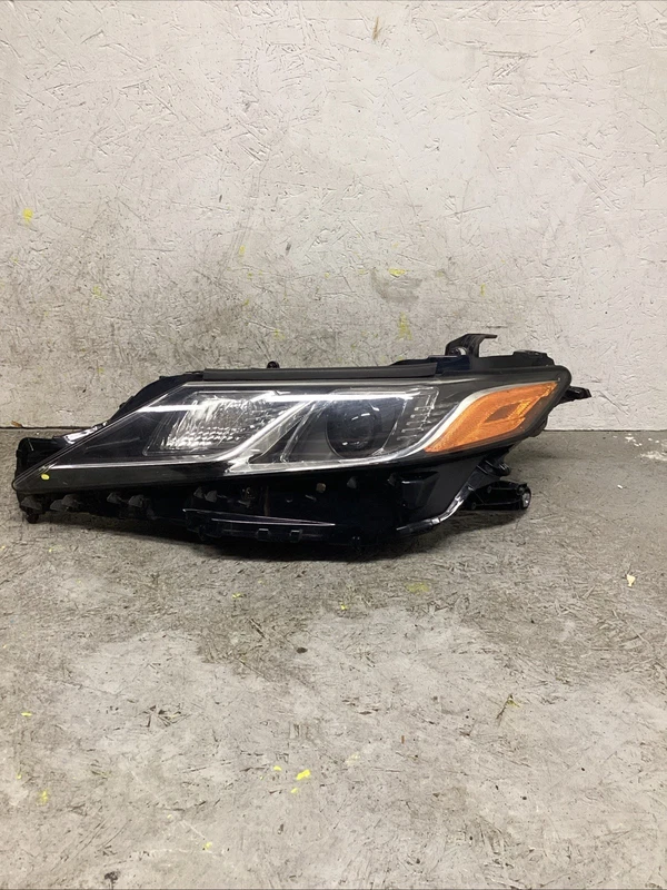 2018 2019 TOYOTA CAMRY LEFT LH DRIVER SIDE HEADLIGHT OEM JAPAN 8117033D00