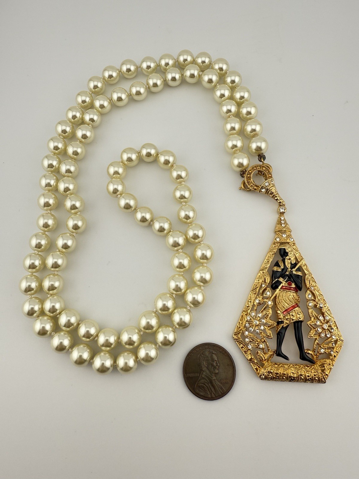 CAMROSE & KROSS JBK GOLDTONE EGYPTIAN REVIVAL FAUX PEARL 26” NECKLACE K36B