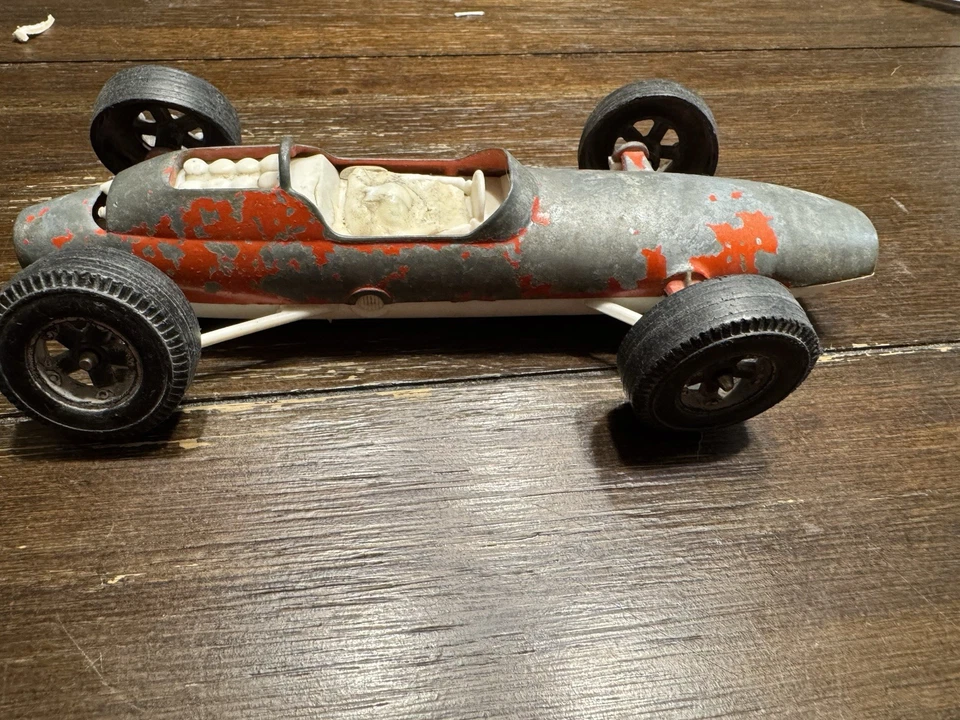 Винтажный инди-автомобиль Hubley Grand Prix 1960-х годов все оригинальное - Изображение 3 из 4