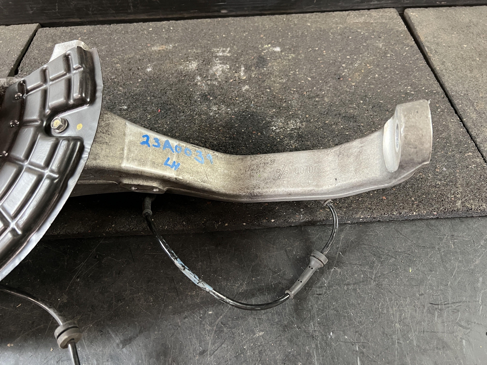 14-20 MASERATI GHIBLI FRONT LEFT SPINDLE STEERING KNUCKLE W/ HUB GRANDSPORT SQ4