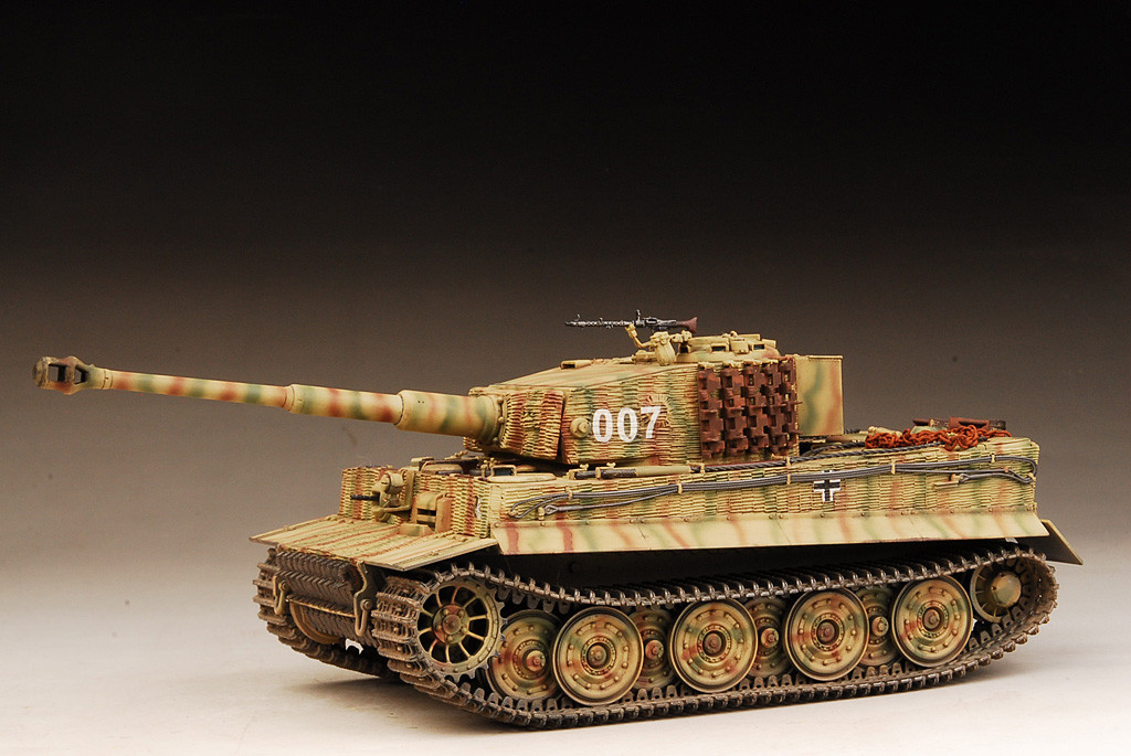 Award Winner Built Dragon 1/35 Michael Wittmann Tiger 007 Zimmerit