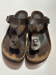 Women's Birkenstock GIZEH brown/ bronze size 39 USA size 8 8.5