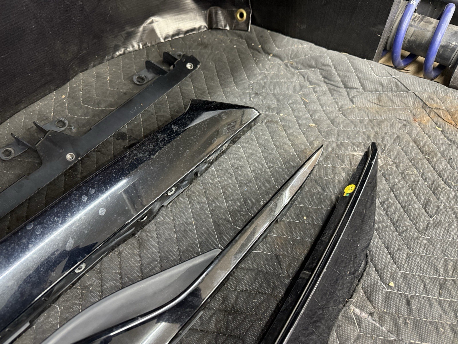 Audi R8 V10 Plus 4S Rear Air Guide Grille Cover Trim Panel 2017 - 2023 OEM Brake