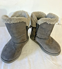 Little Girls Gray Suede  Fur Boots With Bow Size 9