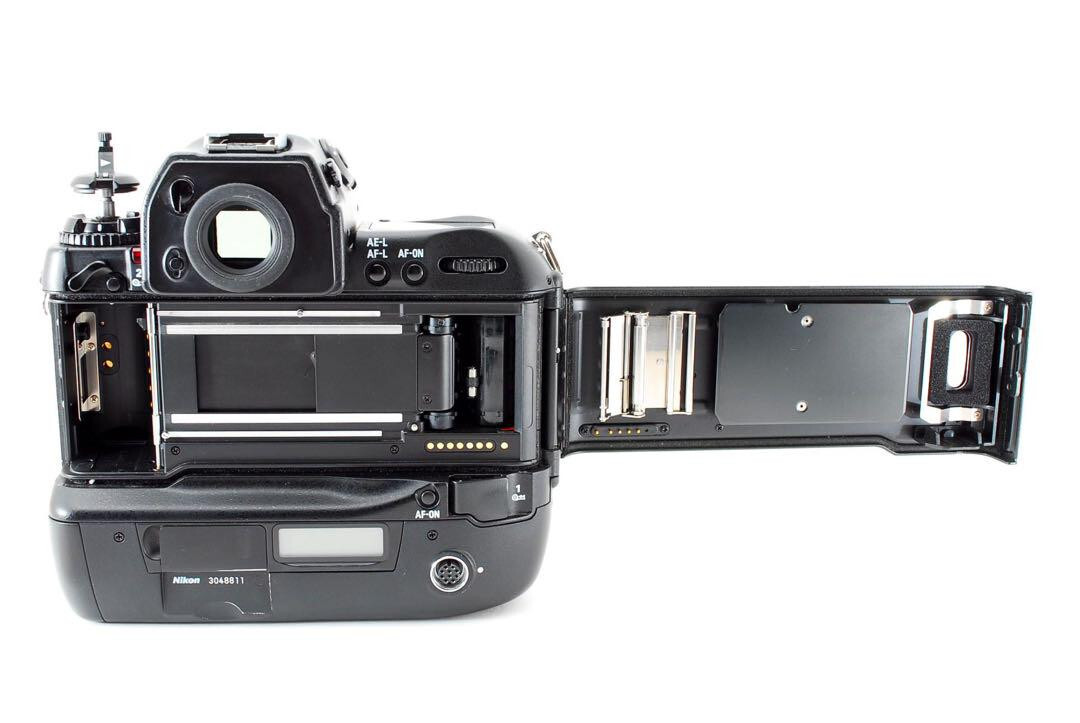 M38 Near Mint Nikon F5 35mm SLR AF Film Camera Black Body from