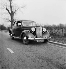 Laing staff outing to Weymouth, probably Jun 1948 A Ford Pilot ca - Old Photo