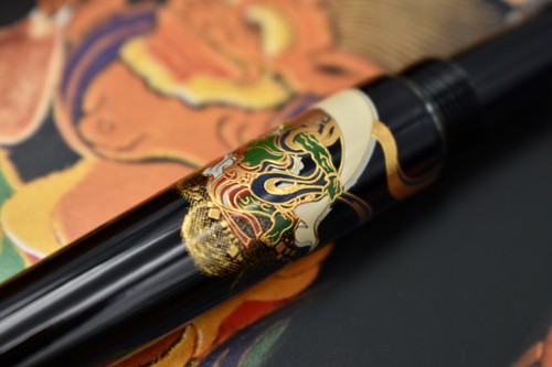 DANITRIO Temaki Series Wind God vs. Thunder God Fountain Pen 18k M Nib - Picture 4 of 12