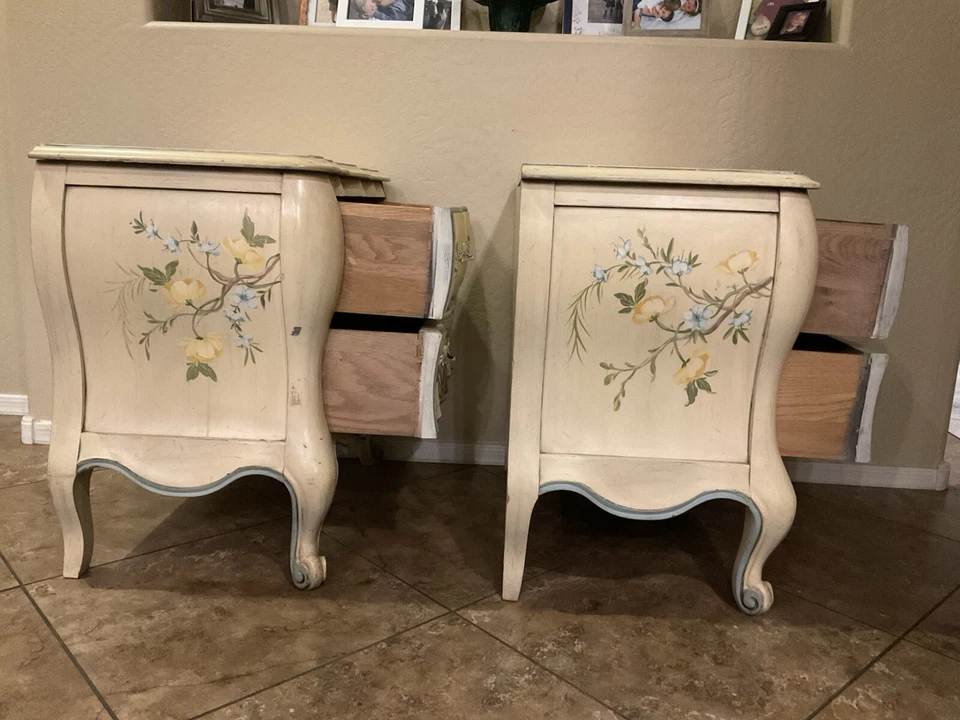 Francés provenzal, mesitas de noche, mesa auxiliar, pintado y firmado a mano Foto 4 de 4