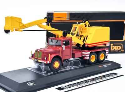Tatra 111 D030 A, rot, 1958 IXO 1:43