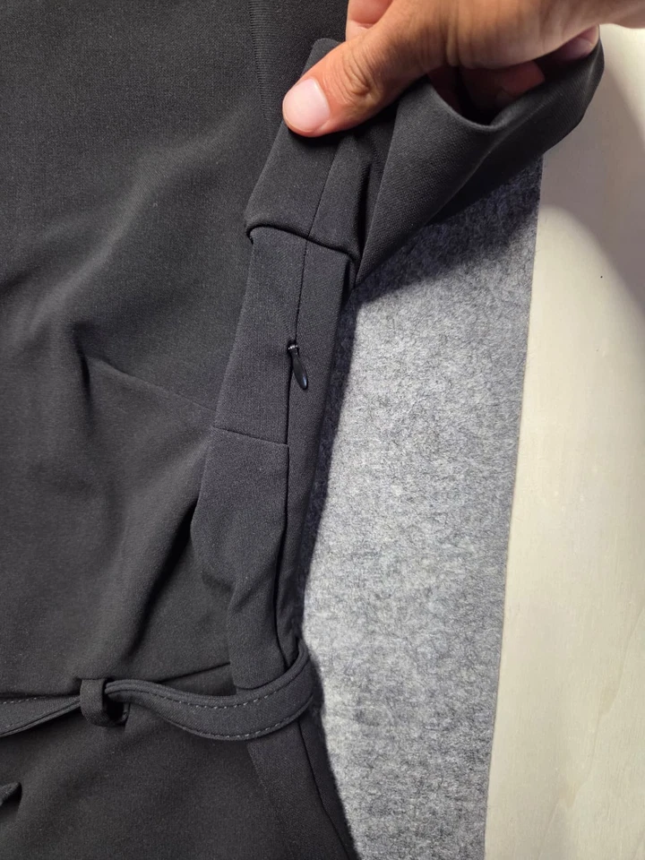 Valentino Garavani Belted Front Zip Short Sleeve Collared Classic Business Dress - Image 4 of 4