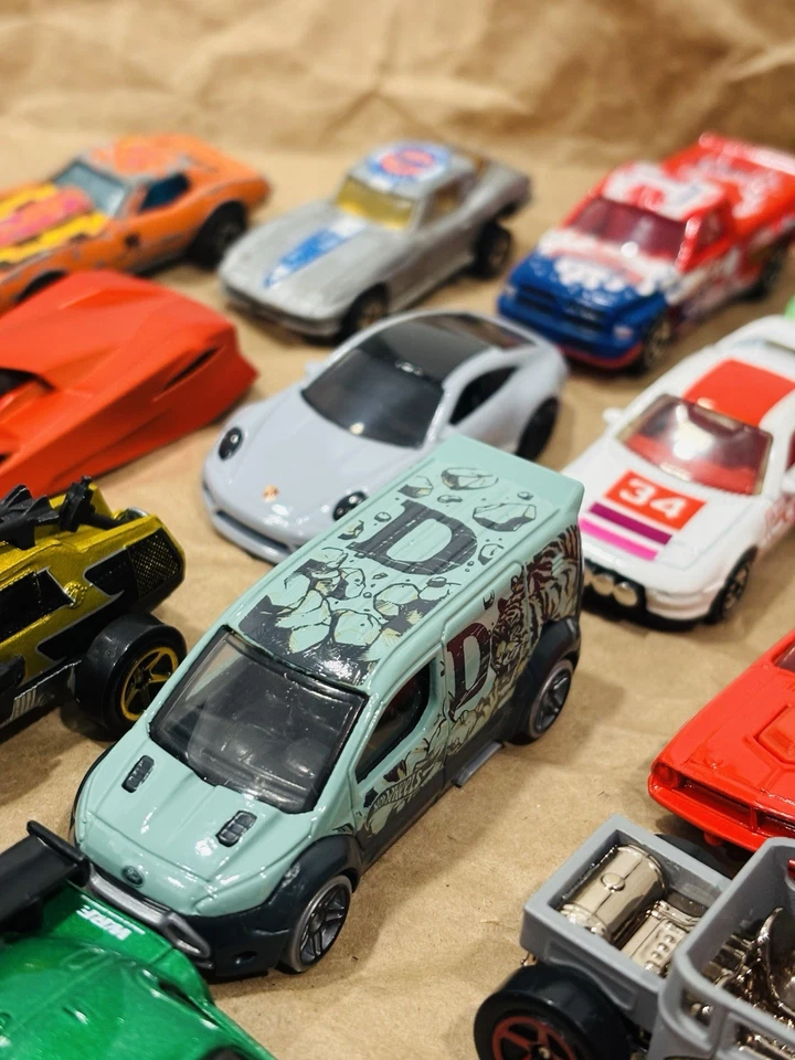 2 LB+ Hot Wheels Lot Of 25, Blackwalls, Mystery Models, Mostly Vintage - Image 4 of 4