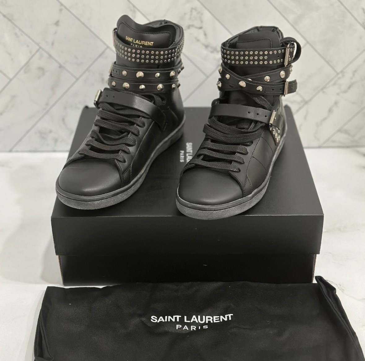 Sneakers alte SAINT LAURENT PARIS Saint Laurent in pelle nera con borchie