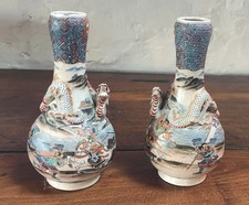 Paire de Vases Japonais en Porcelaine Imari Décor Dragons. Haut 17 cm. Bon état