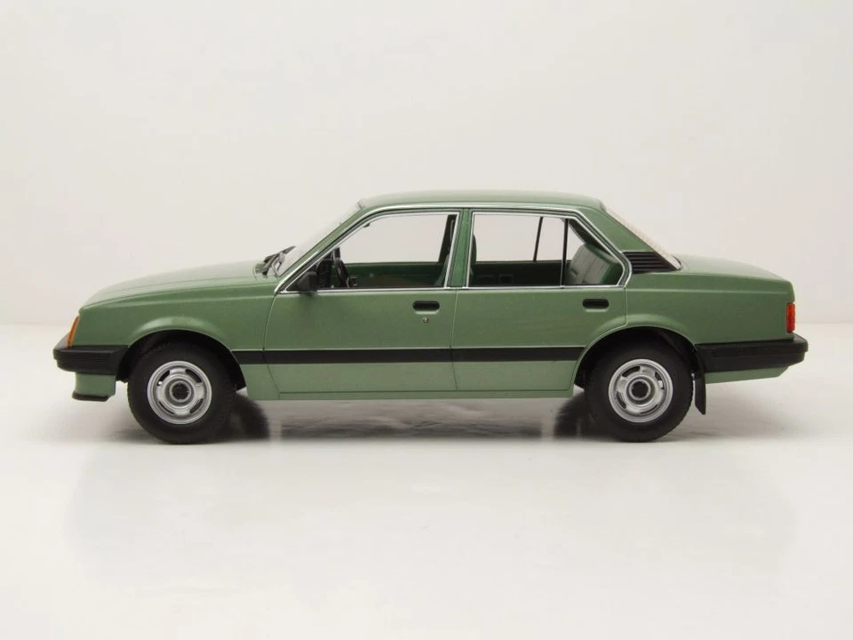 Opel Ascona C 1981 grün Modellauto 1:18 MCG - Bild 3 von 4