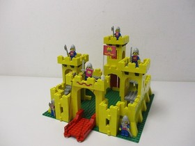 (AH 4) LEGO 375 Yellow Knights' Castle with original packaging and instructions