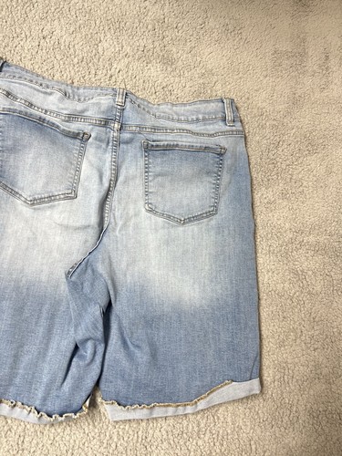 Time & Tru Shorts Women Size 18 Mid-Rise Cuffed Denim Blue Stretch Distressed - Picture 14 of 16