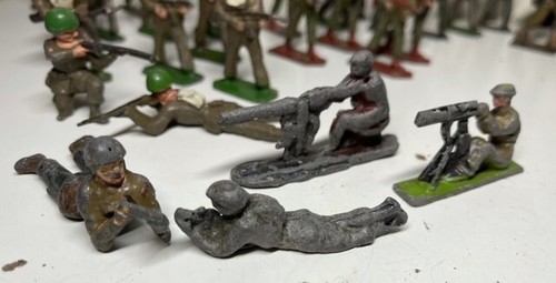 BRITAINS,BENBROS? HUGE LOT WWII ENGLISH ARMY MAINLY 50's 60s VTG LEAD SOLDIERS - Picture 6 of 10