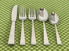 International Lyon NEW CHARM Stainless Satin & Glossy Flatware SMART CHOICE E1WU