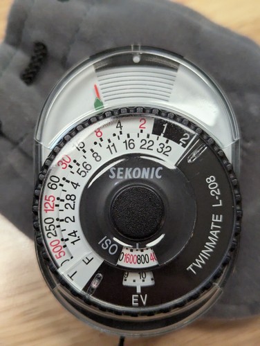 Sekonic L-208 Twin Mate With Case - Li-ion Battery Included - View #10