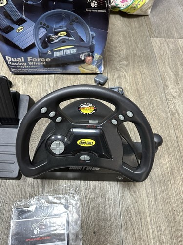 Mad Catz Dual Force Racing Steering Wheel with Pedals for PlayStation - Picture 4 of 9