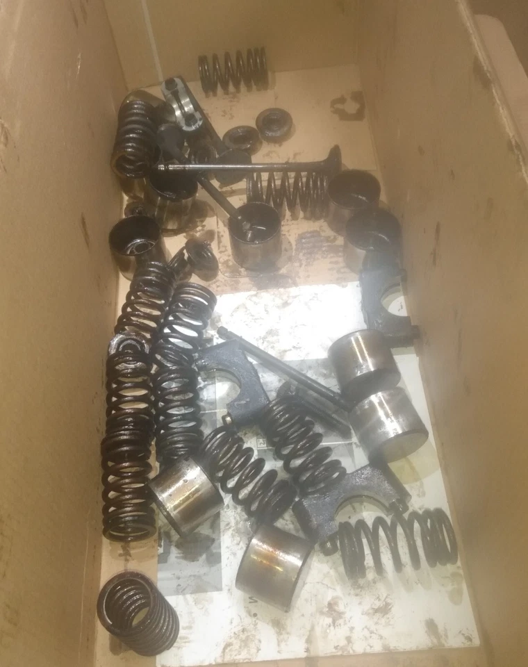 Kia Spectra 2008 2,0 L válvulas de escape, guardabarros, resortes, tapas de levas, elevadores, pernos Foto 2 de 3