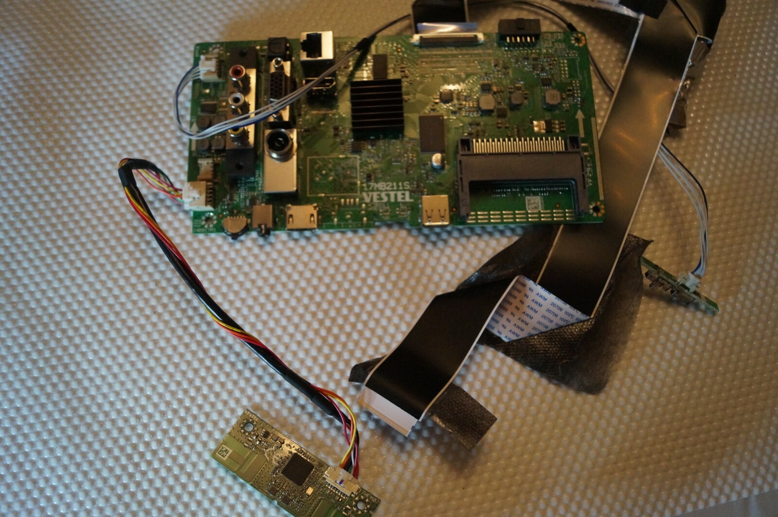 MAIN BOARD 17MB211S 23538060 FOR 40"" BUSH DLED40FHDS LED TV, VES400UNDS-2D-N12