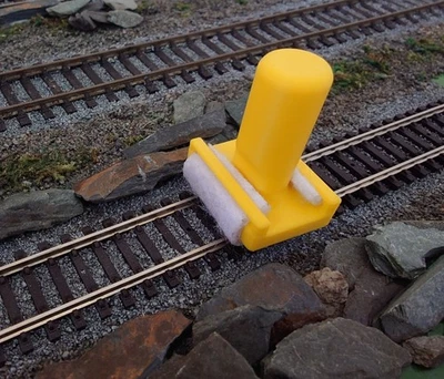 TT Gauge Model Railway Track Cleaner - Yellow Easy To Find & Hold + Spare Pad