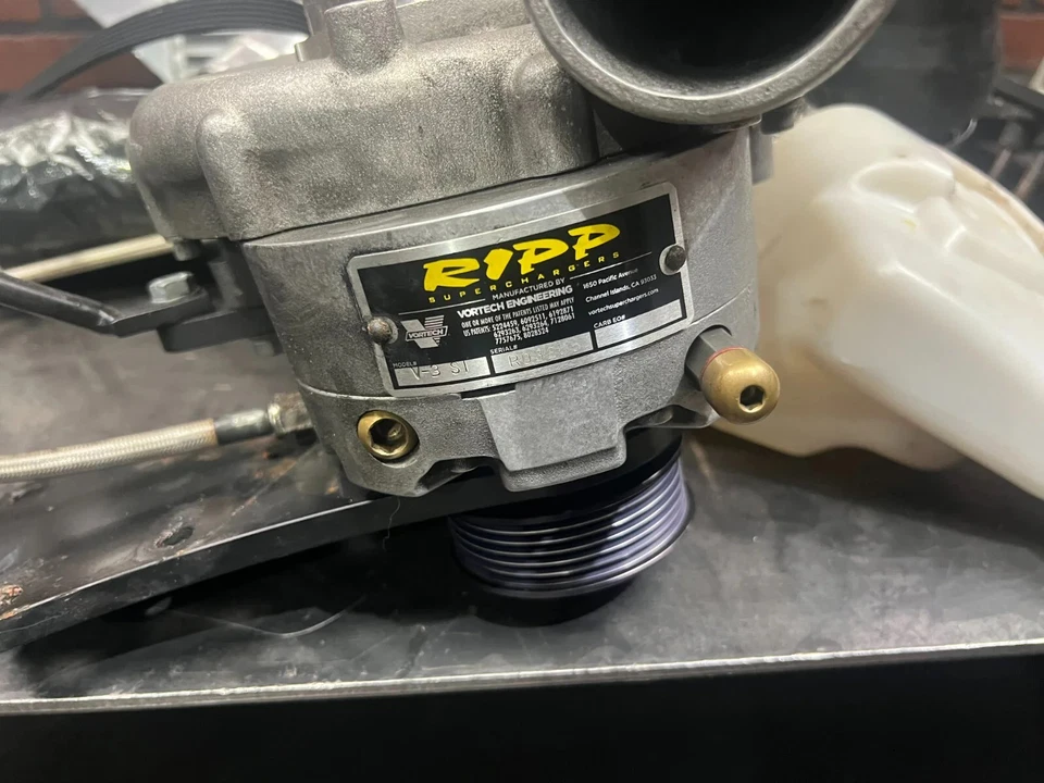 Kit de sobrealimentador RIPP JEEP Grand Cherokee 2012-2014 6,4 SRT Foto 2 de 4