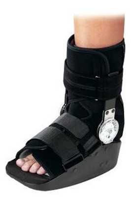 ProCare Walker Boot MaxTrax Medium Left or Right Foot Adult #79-95355