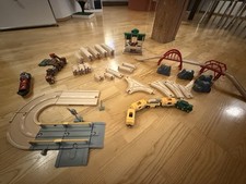 Brio Holzeisenbahn SET XXL  ca. 50 Teile Bahnhof Brücken Felsen Lok Schiff Kran