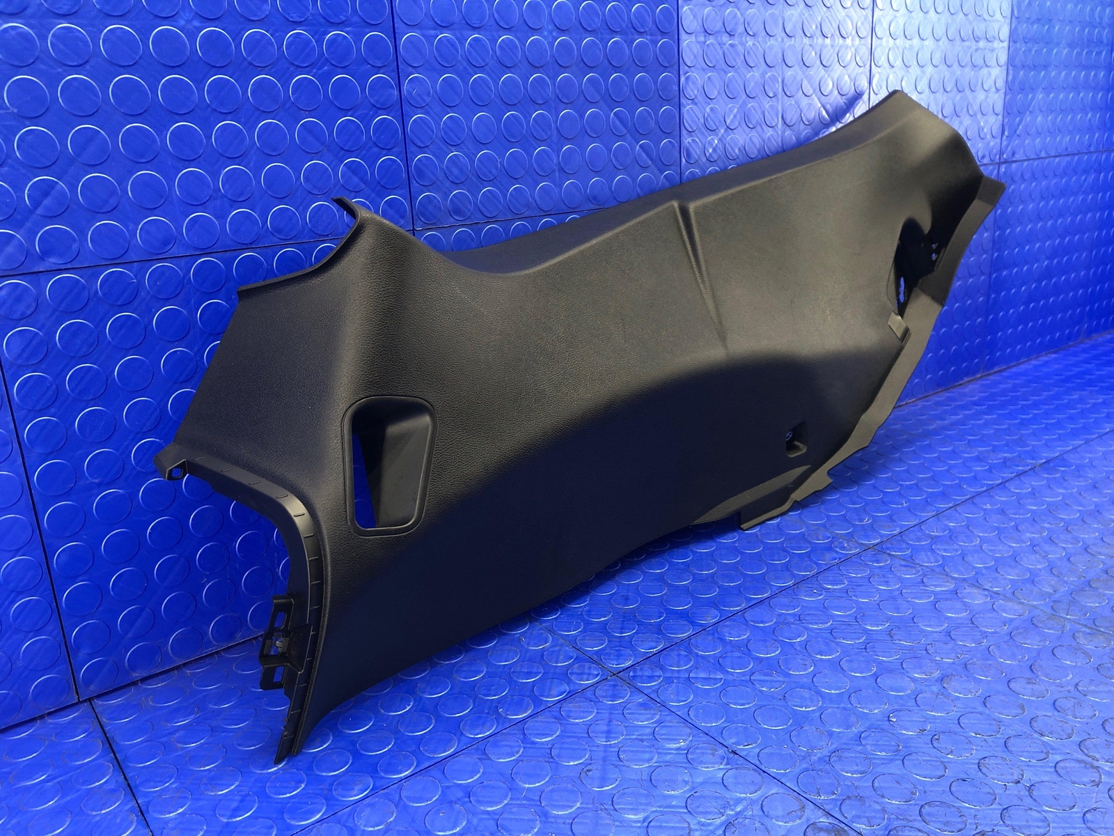 2017-2022 MASERATI LEVANTE OEM REAR LEFT C PILLAT LOWER QUARTER PANEL 670040380