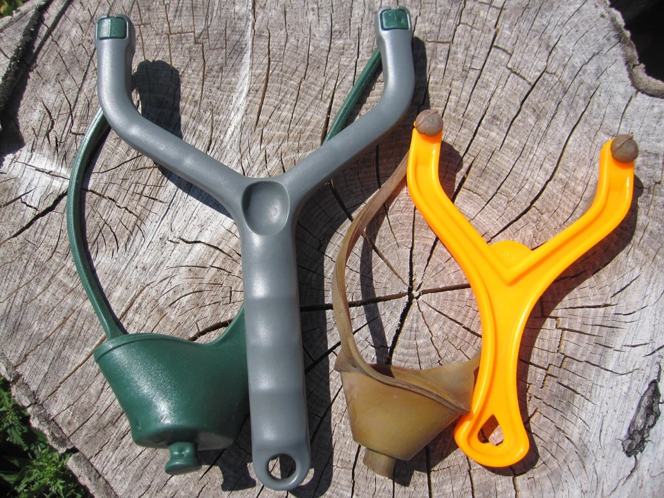 2 x Futterschleuder Steinschleuder Zwille Fisch Futter Schleuder Boilieschleuder - Bild 2 von 3