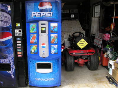 DIXIE NARCO 501E & 276E HVV SODA VENDING MACHINE 