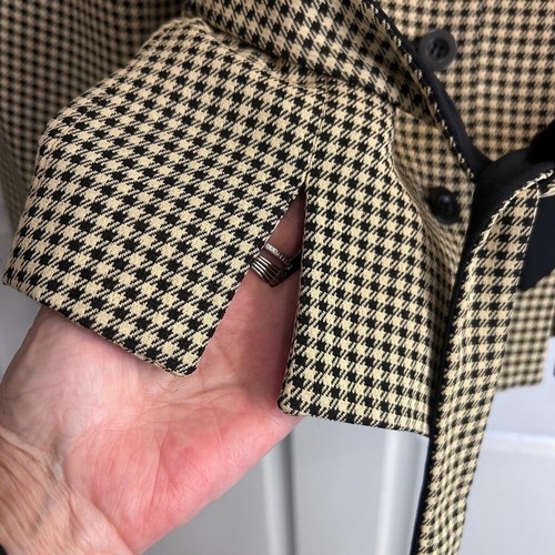 Women's Ann Taylor Blazer, Size 4, Beige and Black - Picture 6 of 14