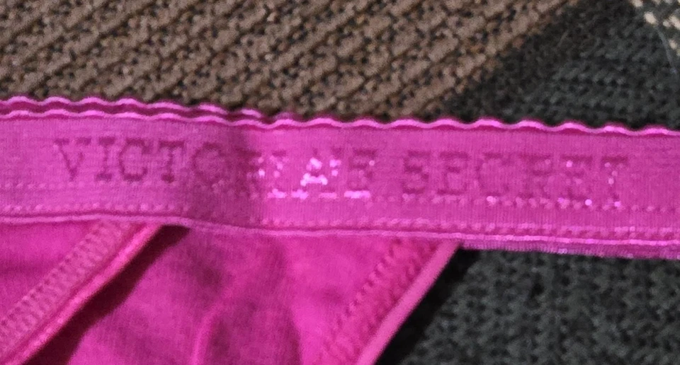 Panty rosa vintage 2003 como nuevo Victoria’s Secret Signature tiro bajo cuerda en V talla S Foto 4 de 4