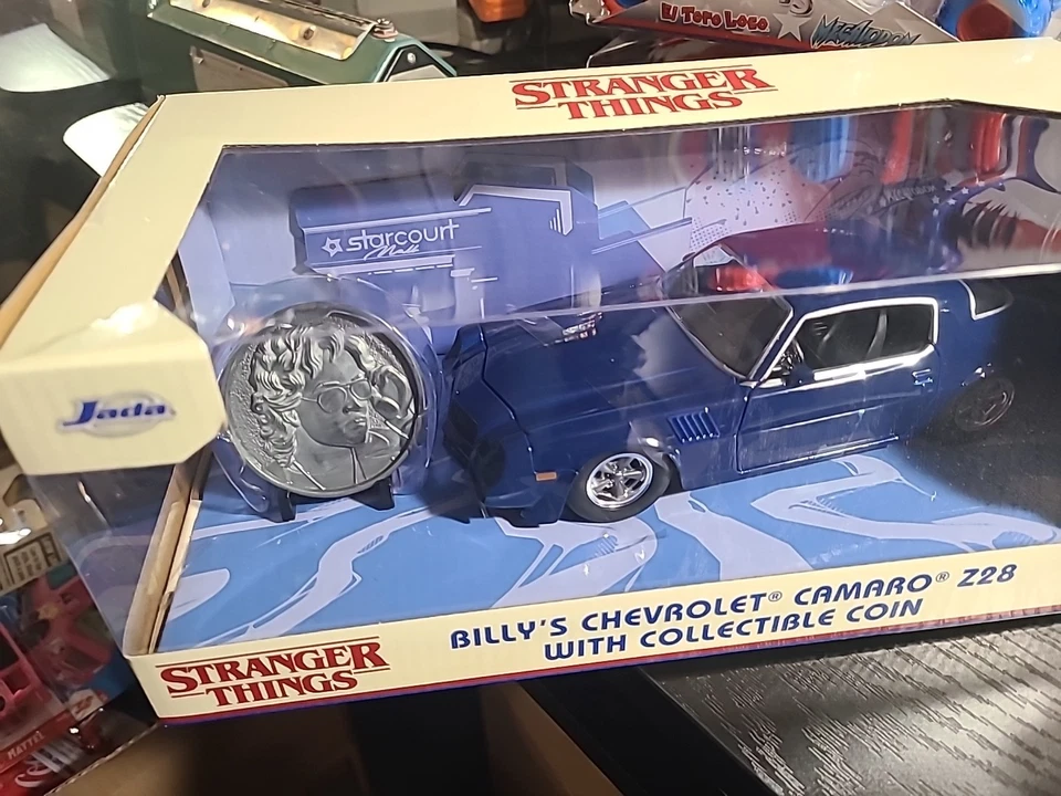 Jada Hollywood Rides Stranger Things Billy's Chevy Camaro Z28 con moneda 1:24 Diecas Foto 2 de 4