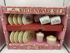 Vintage Chilton Globe Strawberry Shortcake Children’s Kitchenware Set READ