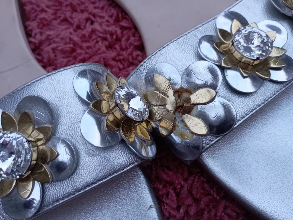 Toboganes planos Fendi de cuero plateado Flowerland talla 40 Foto 3 de 4