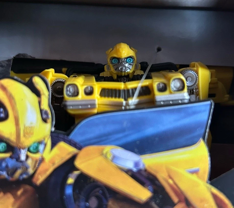 Transformers Rise Of The Beasts Studio Series 100 BUMBLEBEE Deluxe Class - Image 3 of 4