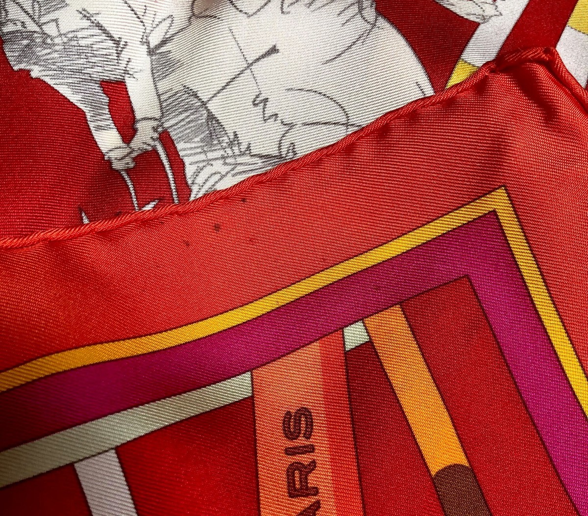 Foulard Hermès En Soie - Motif Saut D'obstacles Rouge - Neuf Sans étiquette