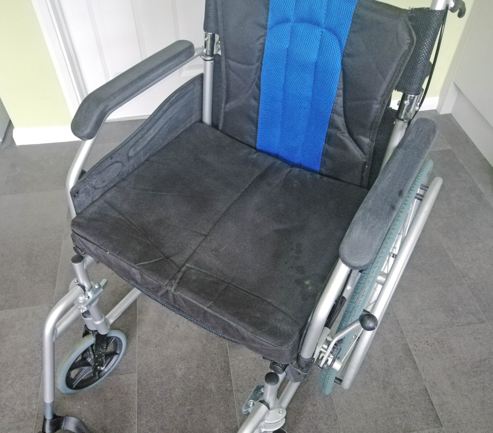 Elite Care ECSP01 Lightweight Folding Self Propelled Wheelchair with