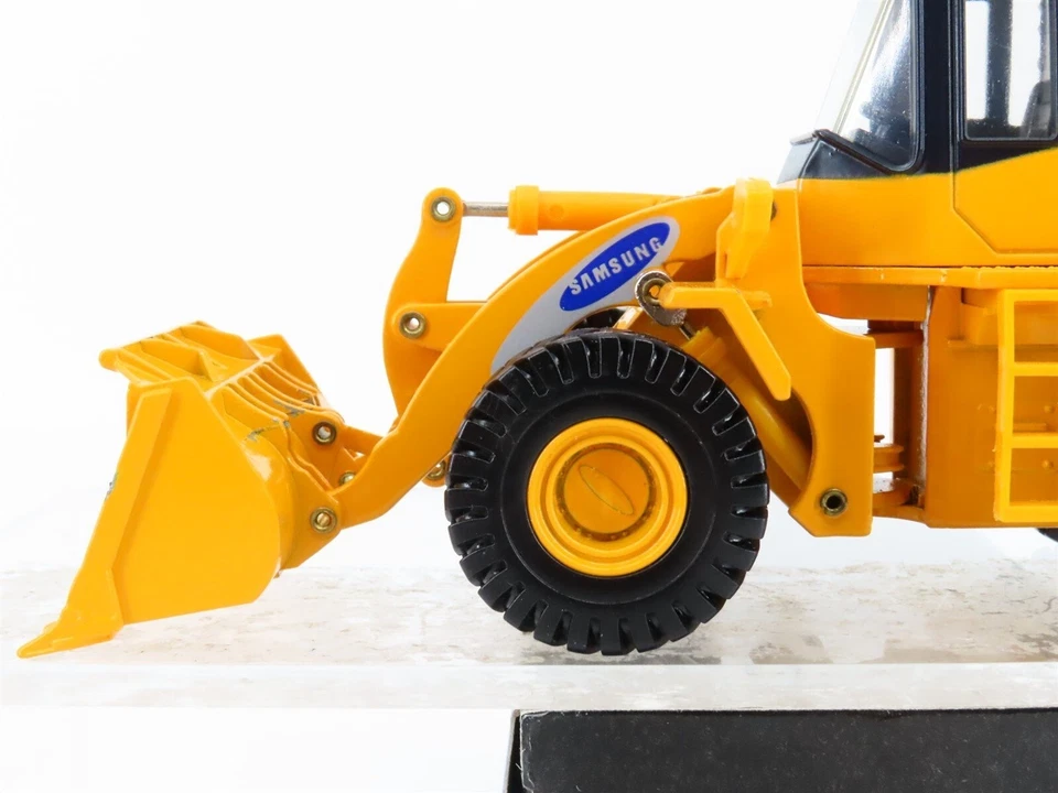 Samsung Volvo SL150-2 Wheel Loader - Motorart 1:40 Scale Diecast Model #V2100 - Image 2 of 4