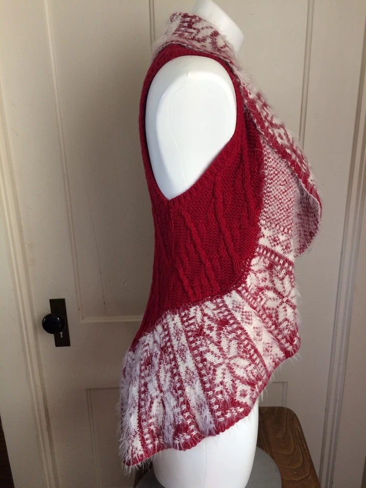 Max Studio Kids Red/White Fuzzy Cable Knit Sleeveless Shrug Vest M 10-12 NWT - Image 4 of 4