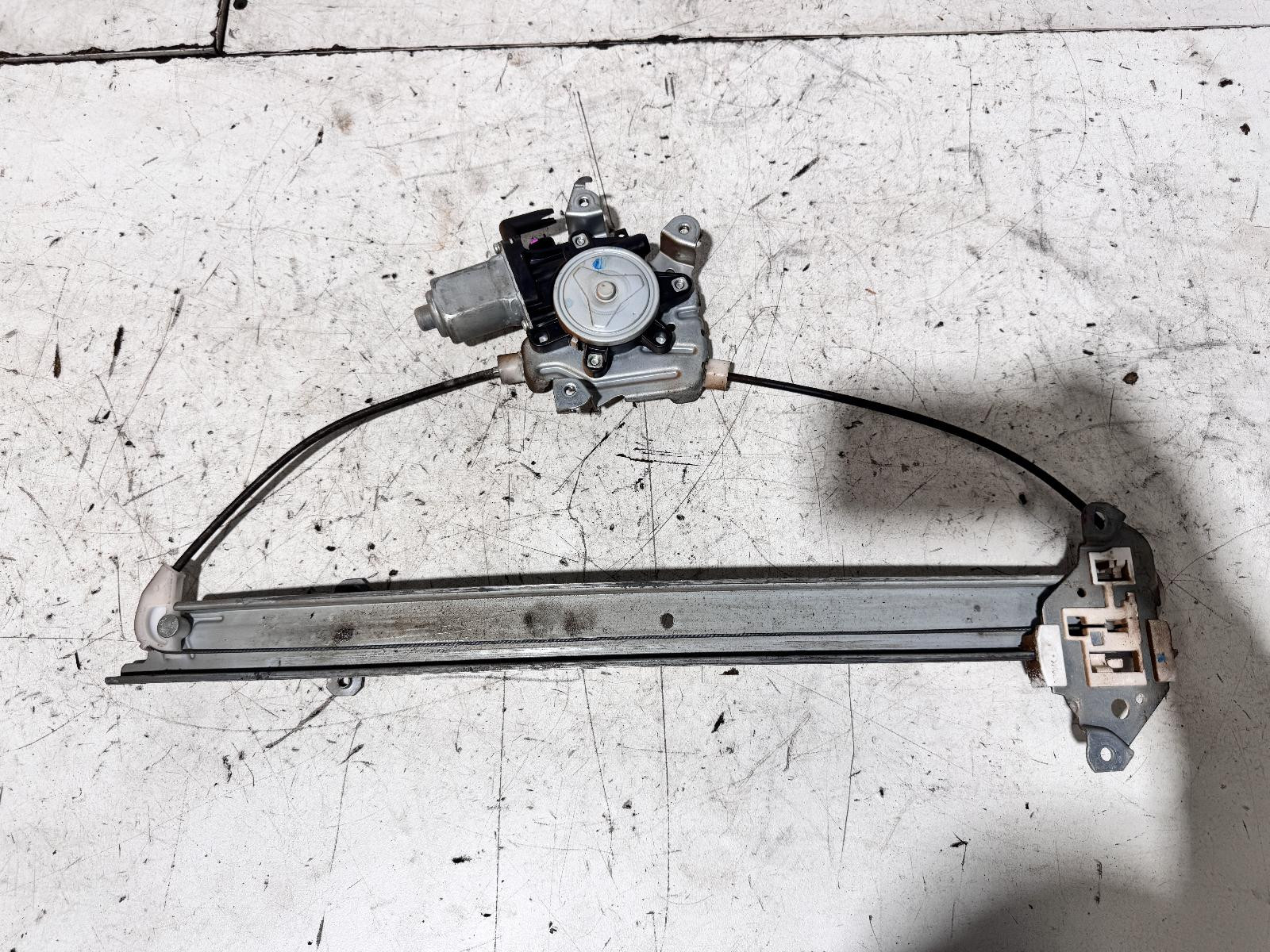 Nissan Navara Right Rear Window Regulator D40 03/2008-08/2015 - thumbnail 3